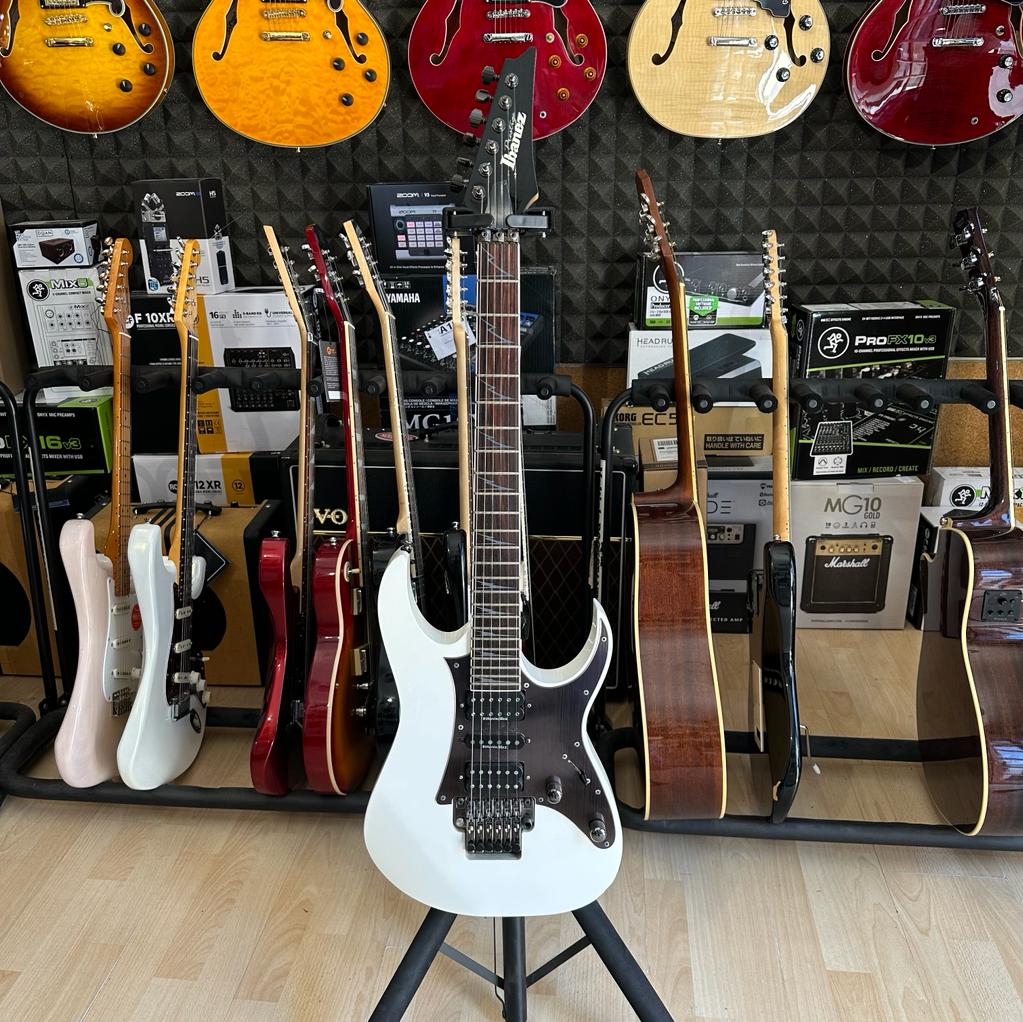 Ibanez The 2550Z Galaxy white J craft Ibanez The 2550Z Galaxy white J craft
